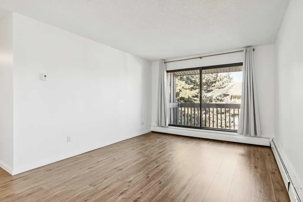 366 94 Avenue SE Calgary AB T2J 5P1