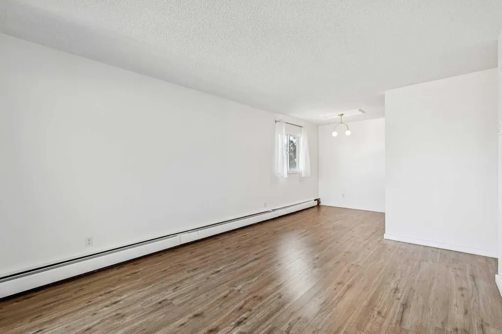 366 94 Avenue SE Calgary AB T2J 5P1