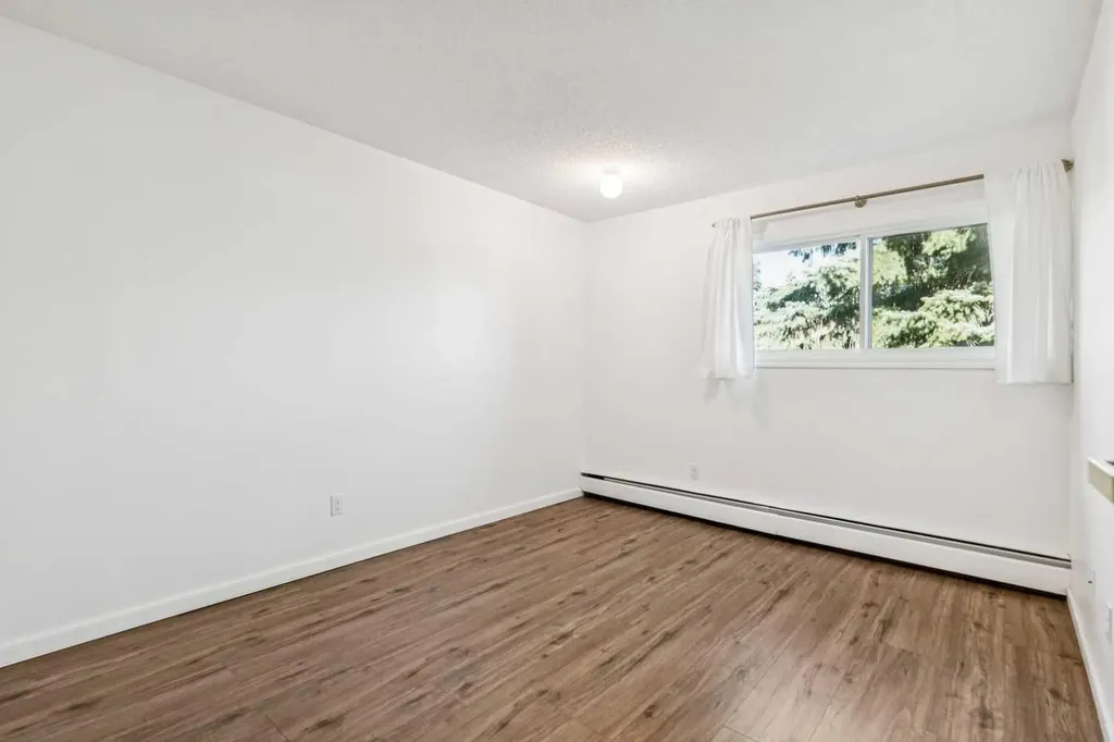 366 94 Avenue SE Calgary AB T2J 5P1