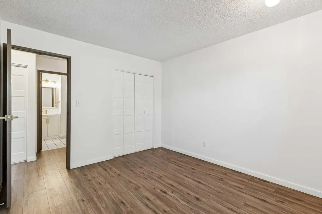 366 94 Avenue SE Calgary AB T2J 5P1