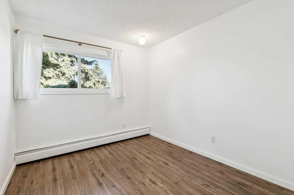 366 94 Avenue SE Calgary AB T2J 5P1