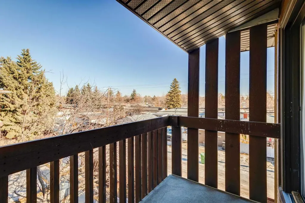 366 94 Avenue SE Calgary AB T2J 5P1