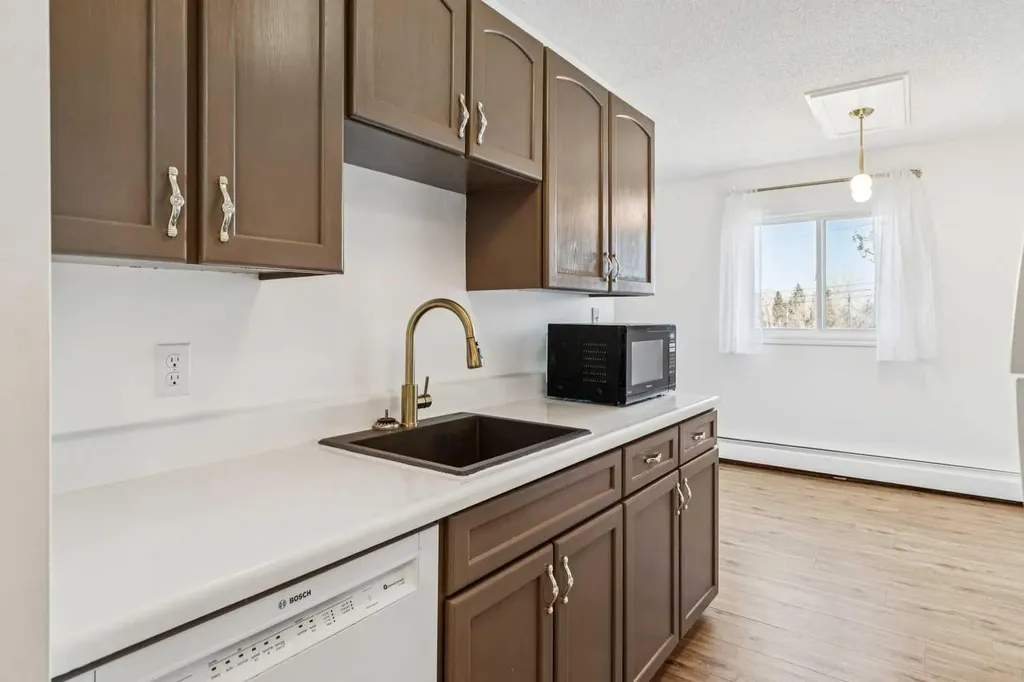 366 94 Avenue SE Calgary AB T2J 5P1