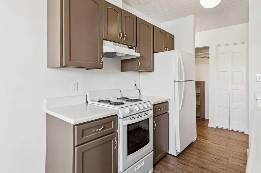 366 94 Avenue SE Calgary AB T2J 5P1