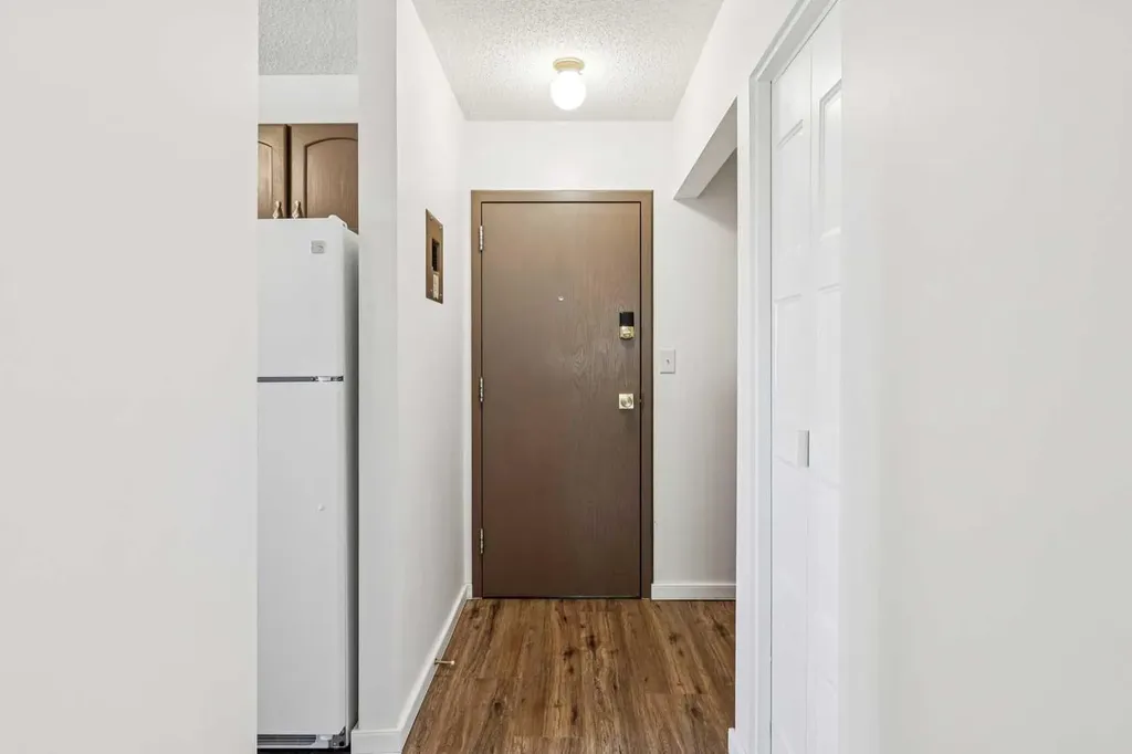 366 94 Avenue SE Calgary AB T2J 5P1