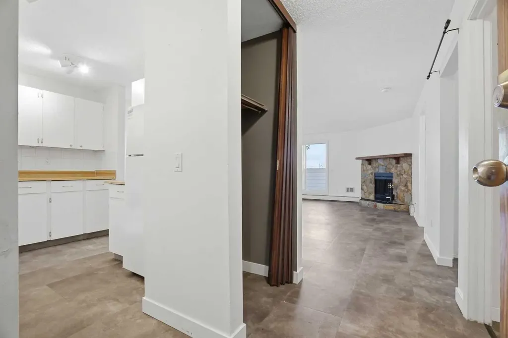 80 Glamis Drive SW Calgary AB T3A6T7