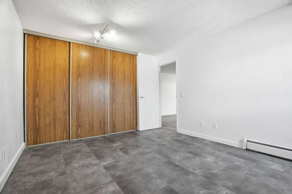 80 Glamis Drive SW Calgary AB T3A6T7