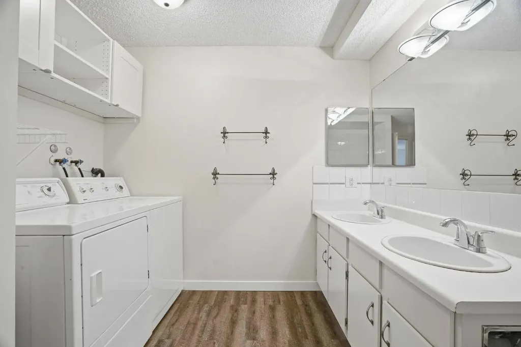 80 Glamis Drive SW Calgary AB T3A6T7