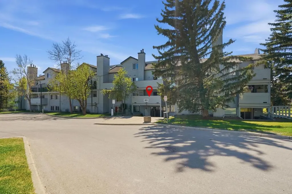 80 Glamis Drive SW Calgary AB T3A6T7