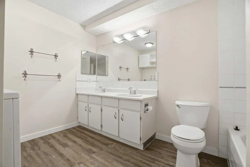 80 Glamis Drive SW Calgary AB T3A6T7