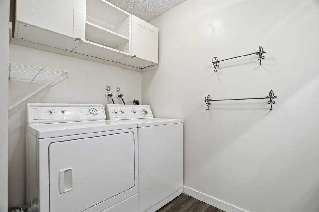 80 Glamis Drive SW Calgary AB T3A6T7