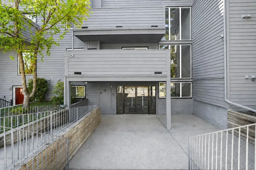 80 Glamis Drive SW Calgary AB T3A6T7