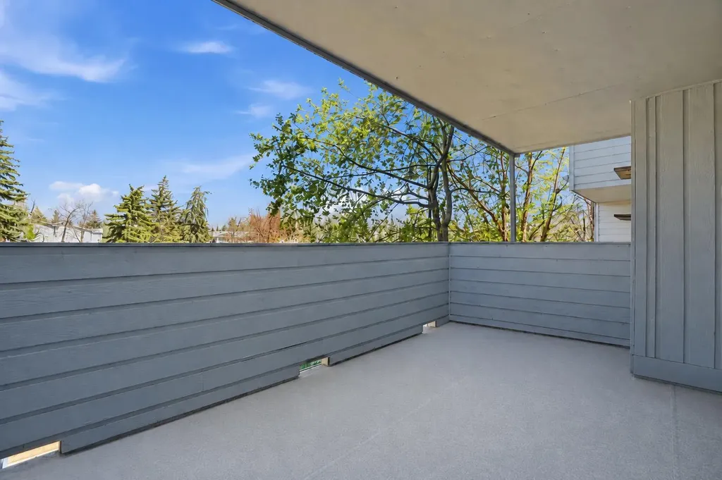 80 Glamis Drive SW Calgary AB T3A6T7