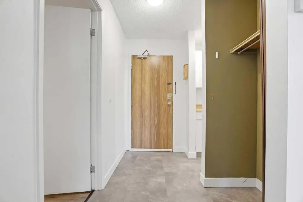 80 Glamis Drive SW Calgary AB T3A6T7