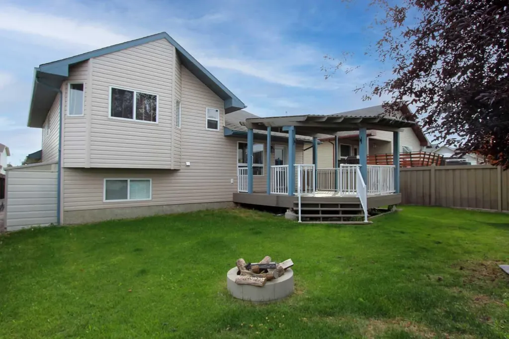 11046 66 Avenue Grande Prairie AB T8W2Y8