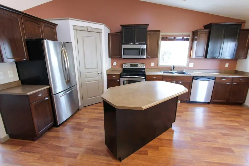 11046 66 Avenue Grande Prairie AB T8W2Y8