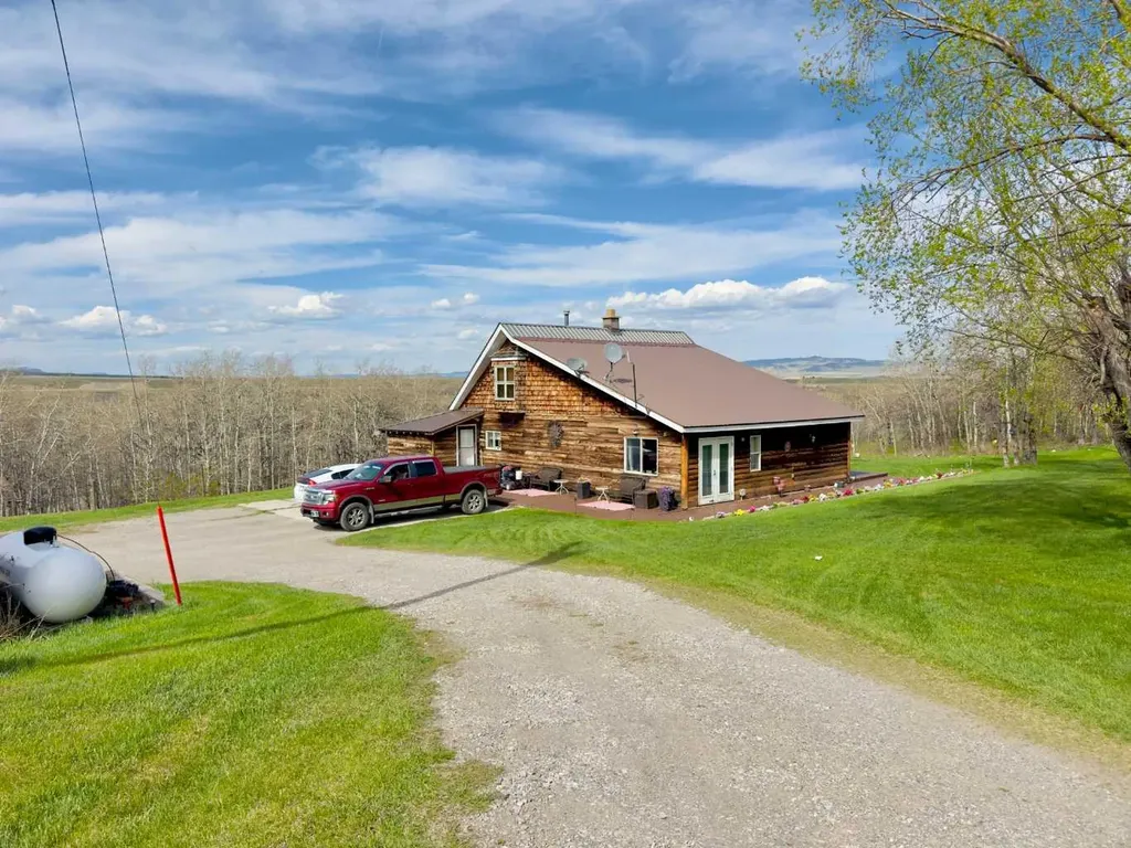 Lundbreck AB, 2127 Twp Road 7-3a