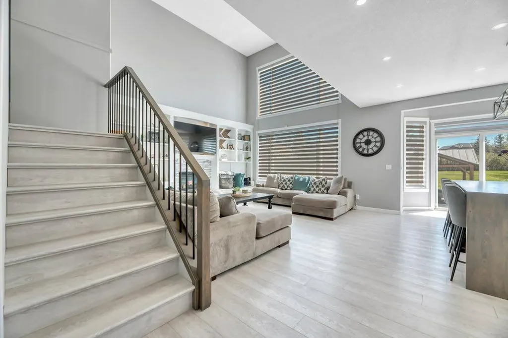712 East Chestermere Drive Chestermere AB T1X 1A5