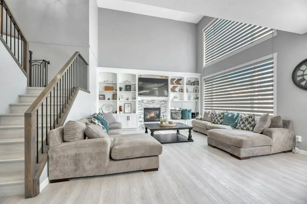 712 East Chestermere Drive Chestermere AB T1X 1A5