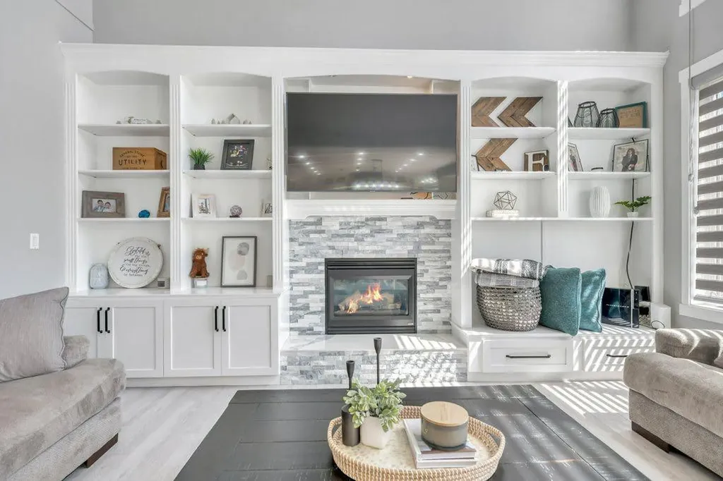 712 East Chestermere Drive Chestermere AB T1X 1A5