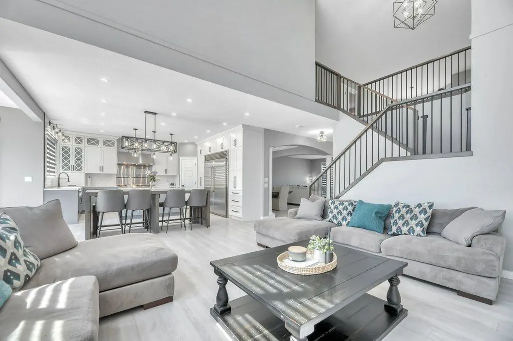 712 East Chestermere Drive Chestermere AB T1X 1A5