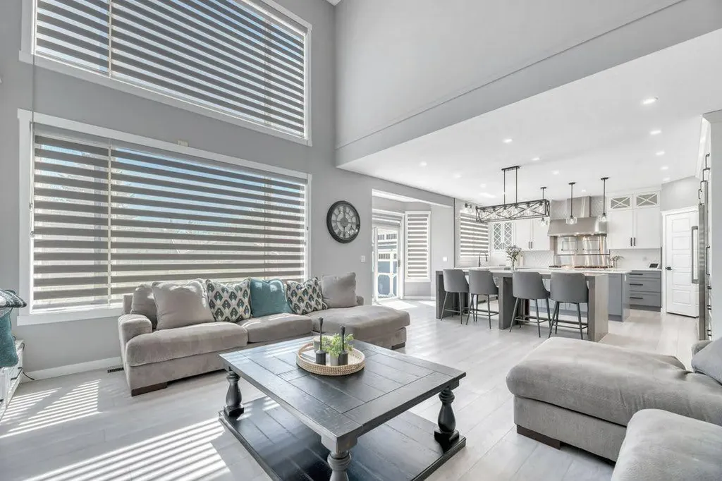 712 East Chestermere Drive Chestermere AB T1X 1A5