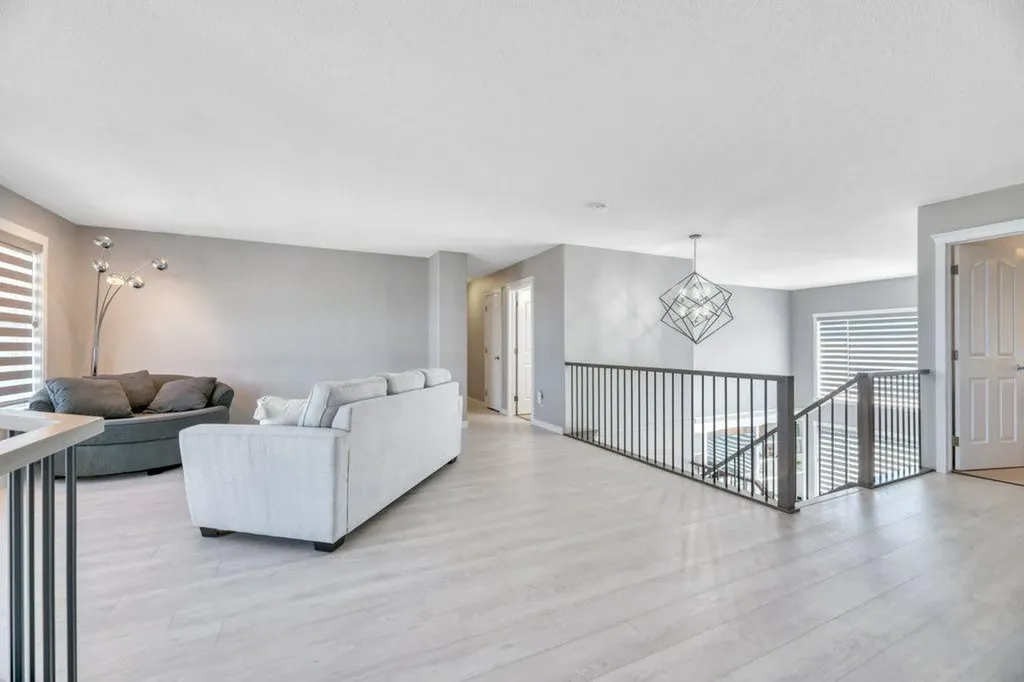712 East Chestermere Drive Chestermere AB T1X 1A5