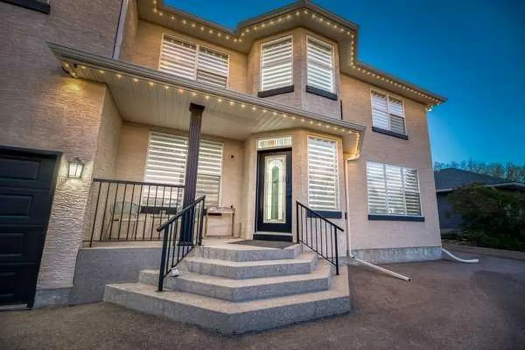 712 East Chestermere Drive Chestermere AB T1X 1A5