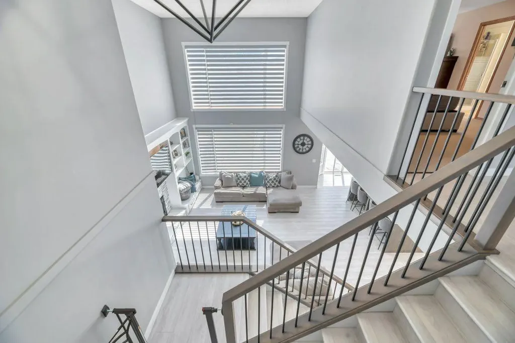 712 East Chestermere Drive Chestermere AB T1X 1A5