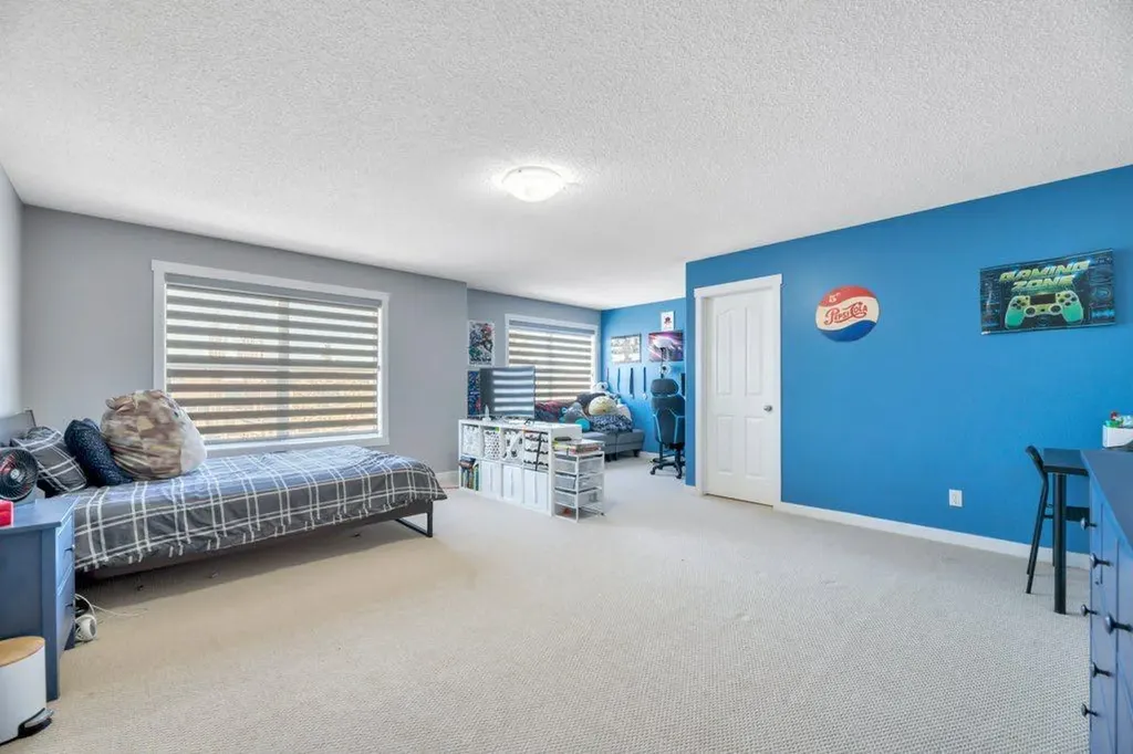 712 East Chestermere Drive Chestermere AB T1X 1A5