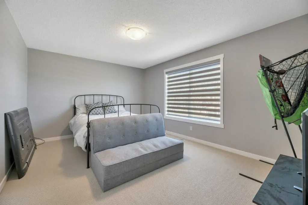 712 East Chestermere Drive Chestermere AB T1X 1A5