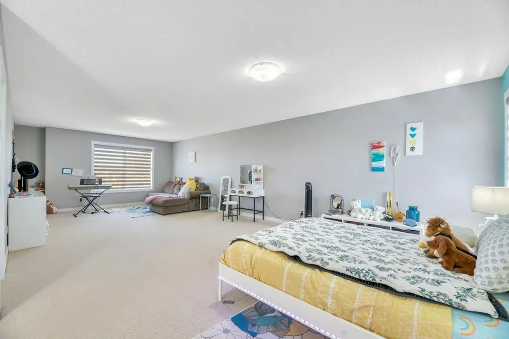 712 East Chestermere Drive Chestermere AB T1X 1A5