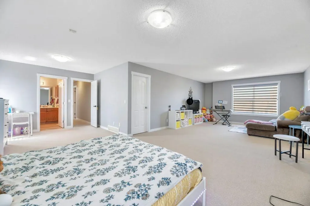 712 East Chestermere Drive Chestermere AB T1X 1A5