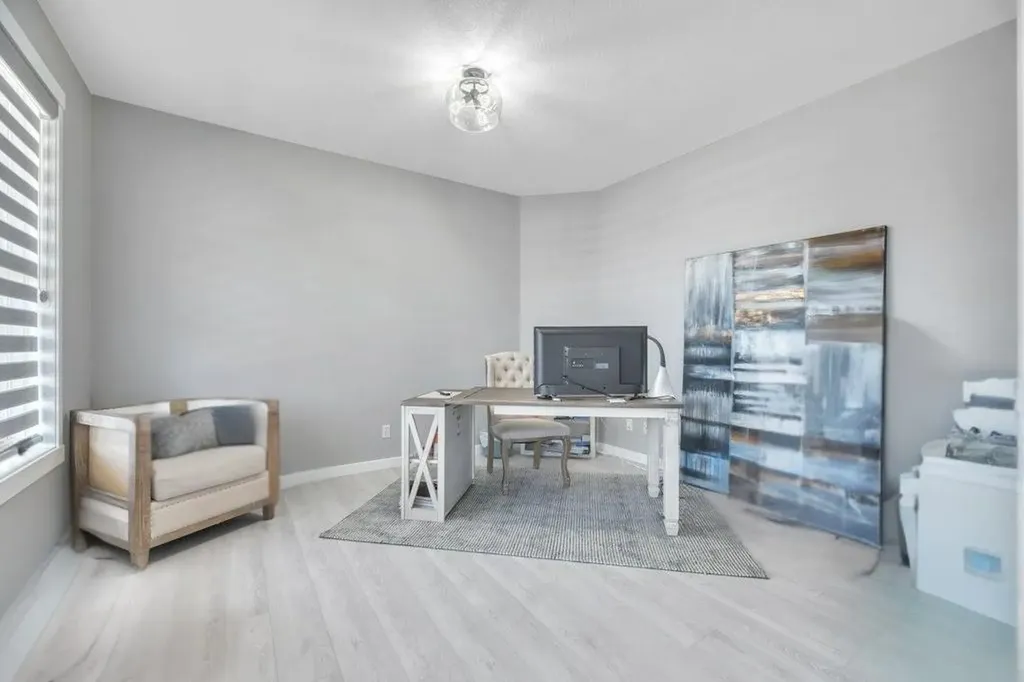 712 East Chestermere Drive Chestermere AB T1X 1A5