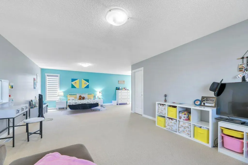 712 East Chestermere Drive Chestermere AB T1X 1A5