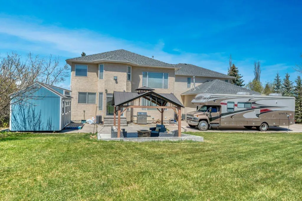 712 East Chestermere Drive Chestermere AB T1X 1A5