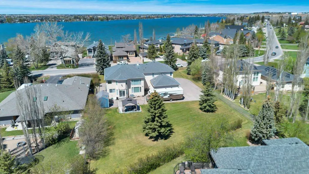 712 East Chestermere Drive Chestermere AB T1X 1A5