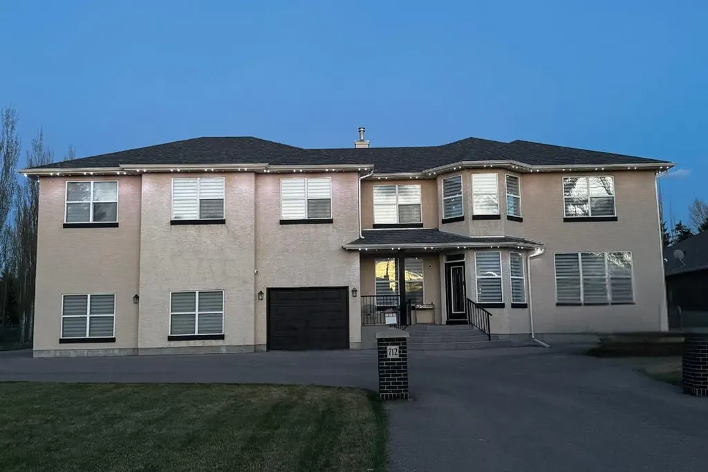 712 East Chestermere Drive Chestermere AB T1X 1A5