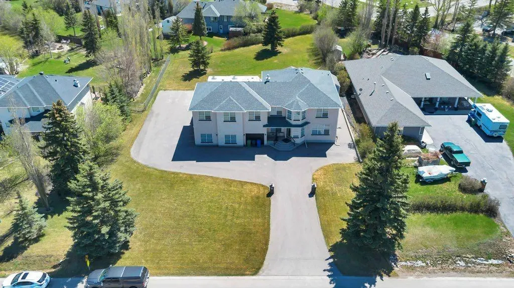 712 East Chestermere Drive Chestermere AB T1X 1A5