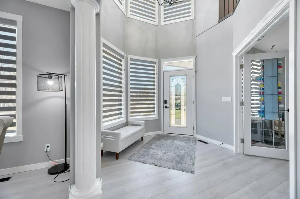 712 East Chestermere Drive Chestermere AB T1X 1A5