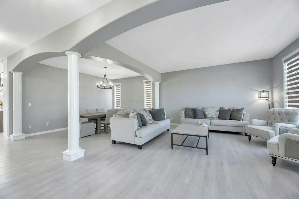 712 East Chestermere Drive Chestermere AB T1X 1A5