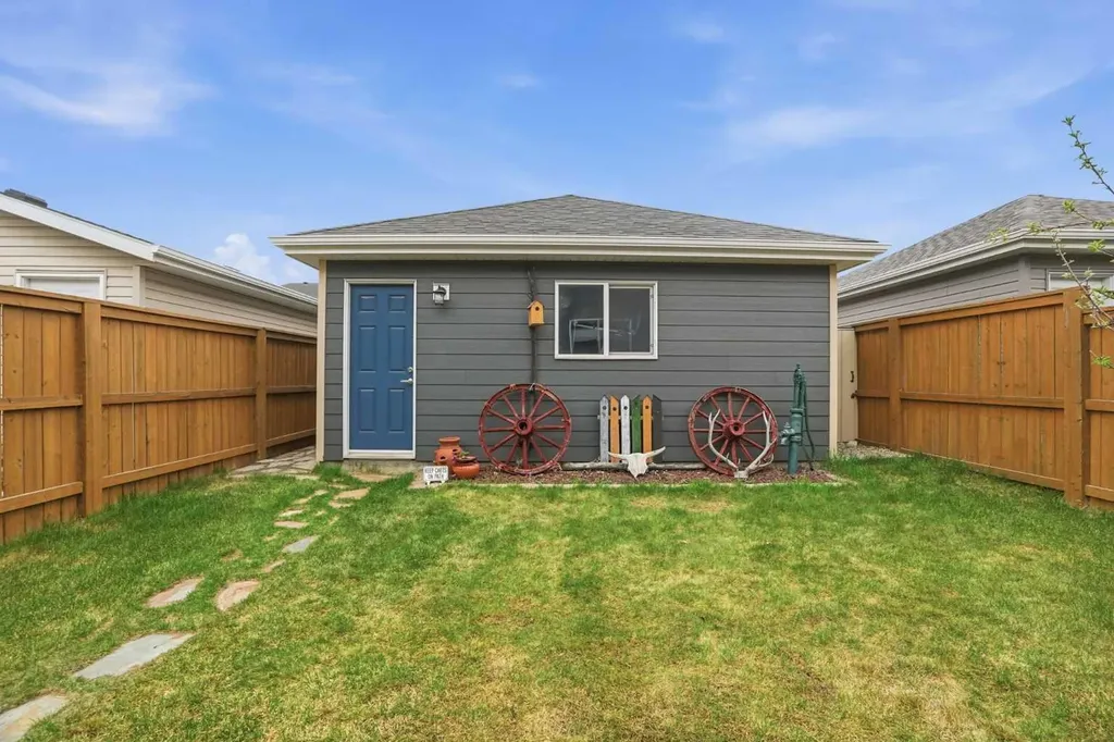 72 Redstone Common NE Calgary AB T3N 0K1