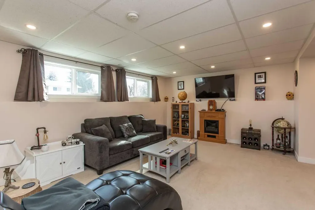 62 Nance Avenue Red Deer AB T4S1Z2