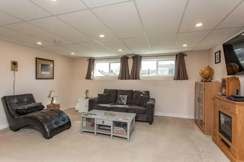 62 Nance Avenue Red Deer AB T4S1Z2