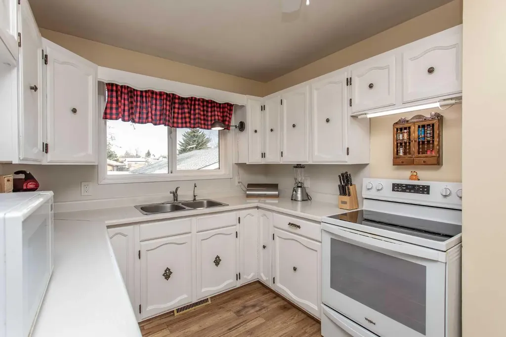 62 Nance Avenue Red Deer AB T4S1Z2