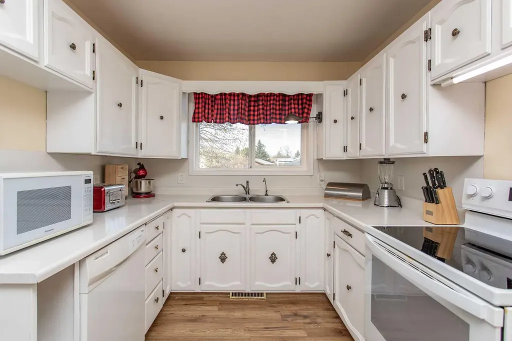 62 Nance Avenue Red Deer AB T4S1Z2