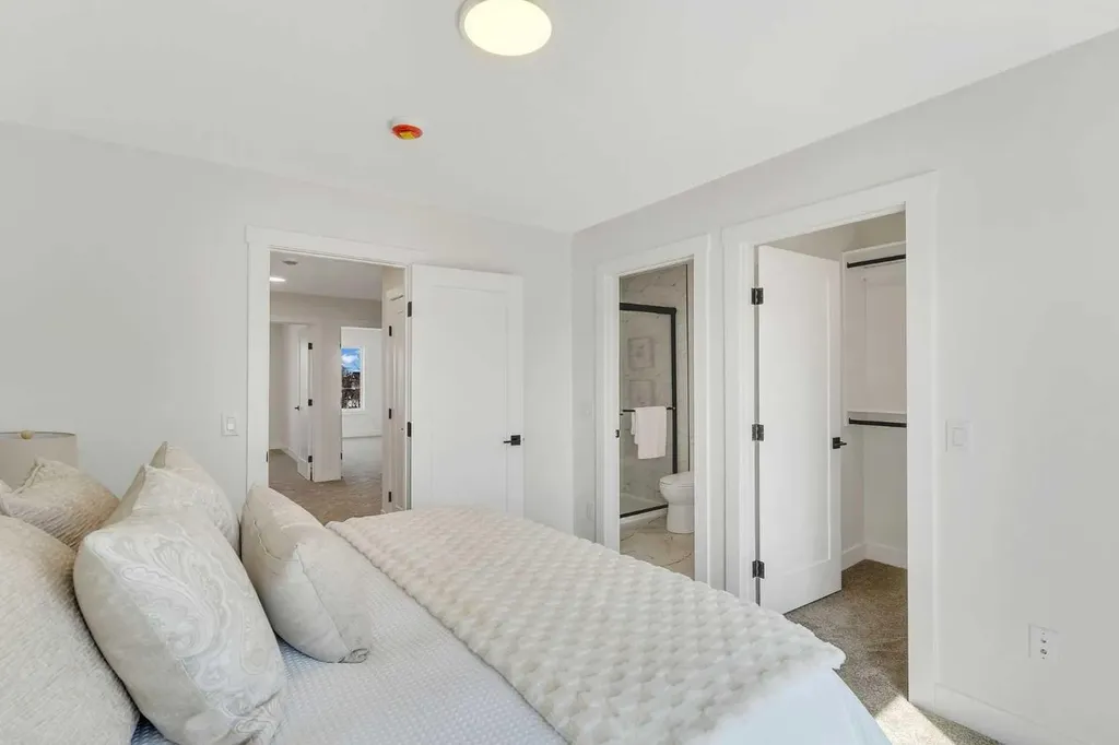 4917 88 Avenue NE Calgary AB T3J 5N8