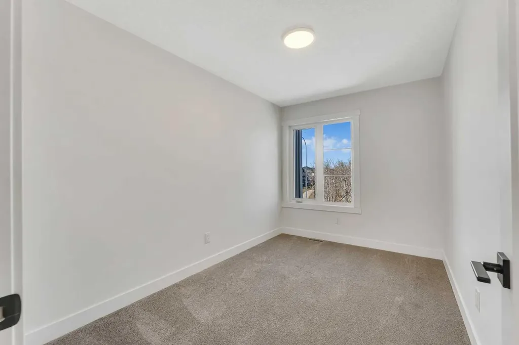 4917 88 Avenue NE Calgary AB T3J 5N8