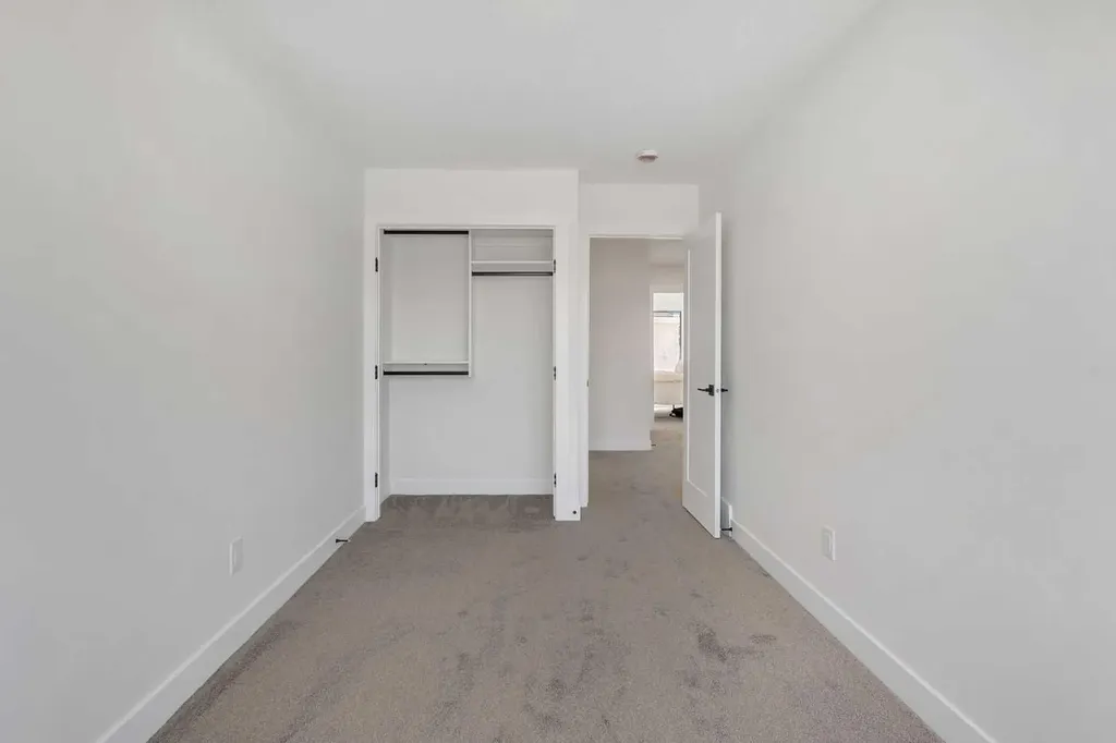 4917 88 Avenue NE Calgary AB T3J 5N8