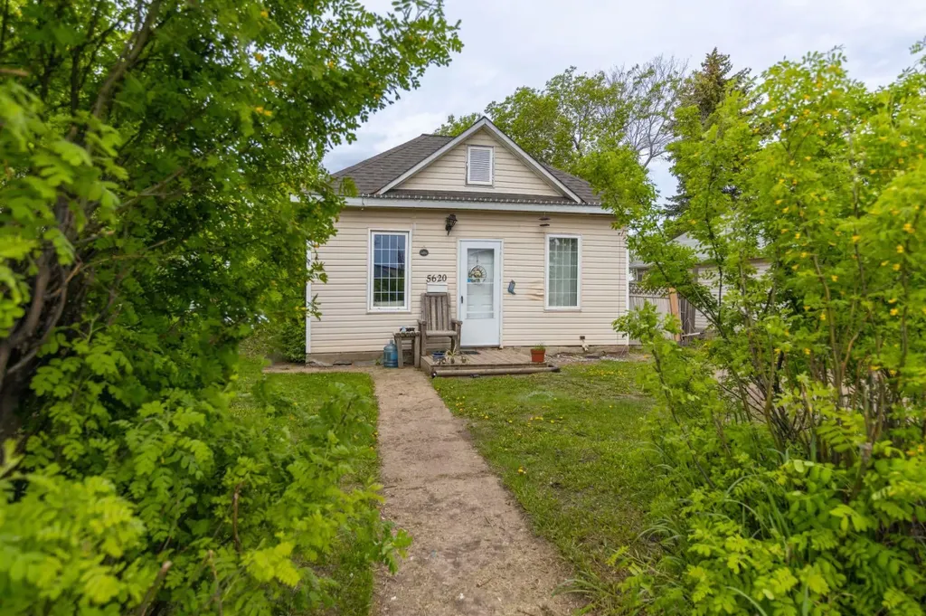 5620 49 Avenue Lloydminster SK S9V0E5